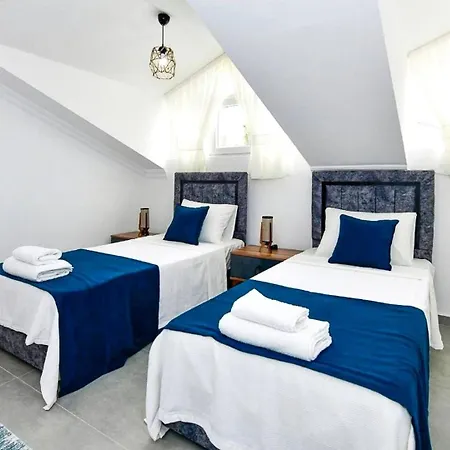 וילה 4 Bedroom *