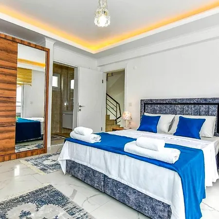 4 Bedroom Villa
