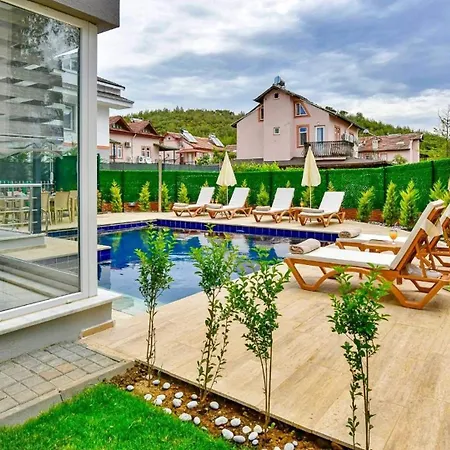 Villa 4 Bedroom *