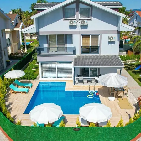 4 Bedroom Villa *