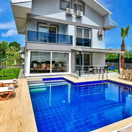 4 Bedroom - 5847 Villa