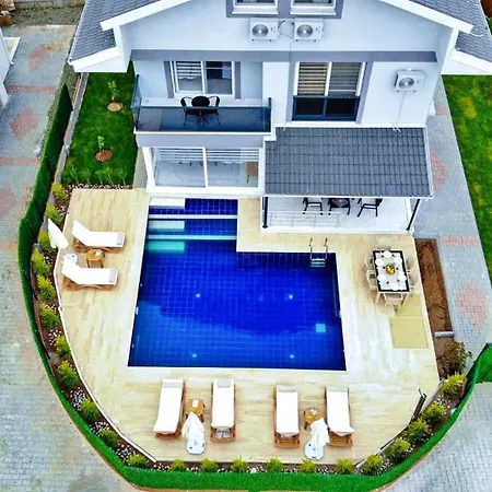 4 Bedroom Villa *